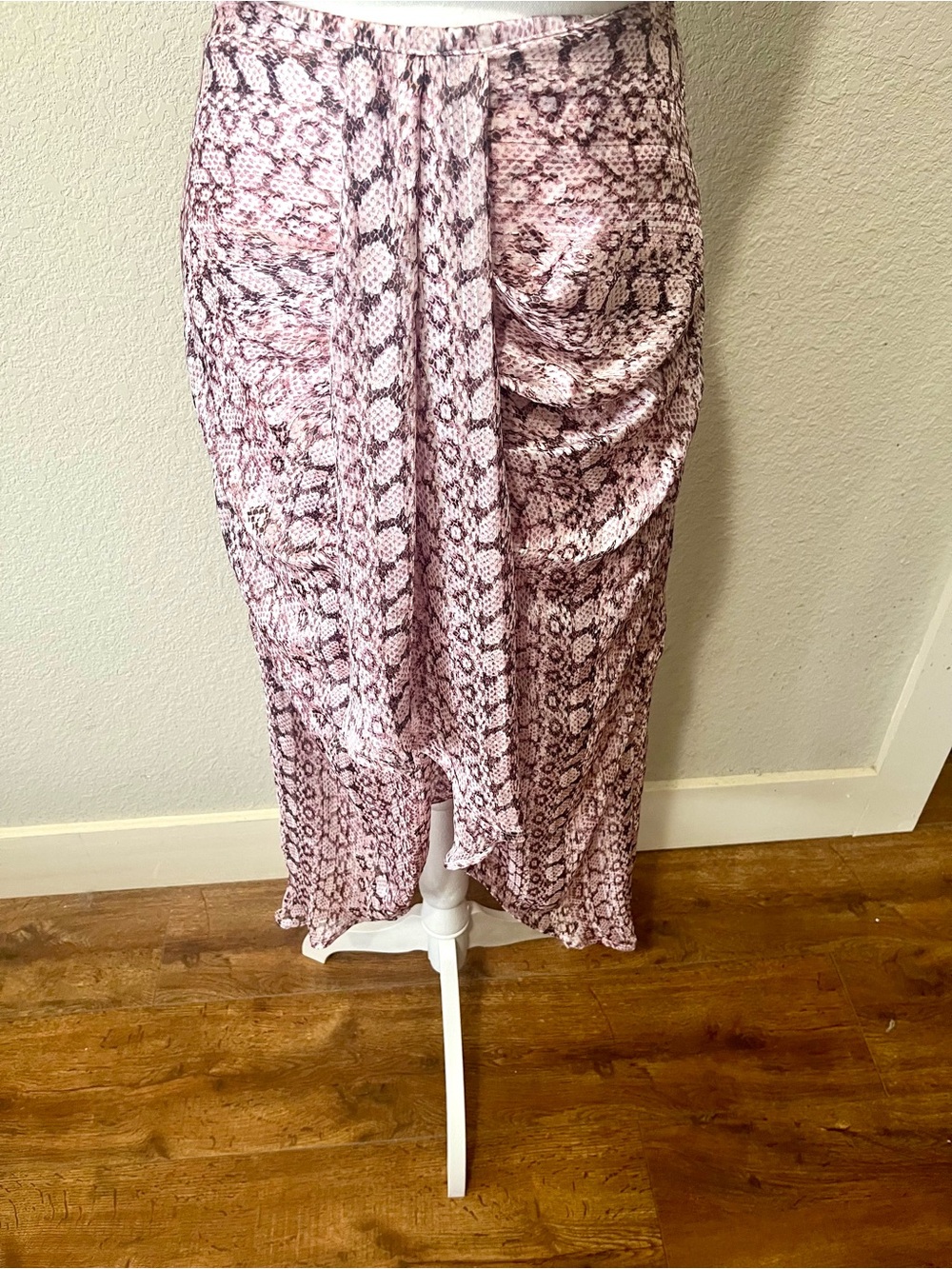 Lulu’s Snake Print Midi Skirt in Mauve and Cream